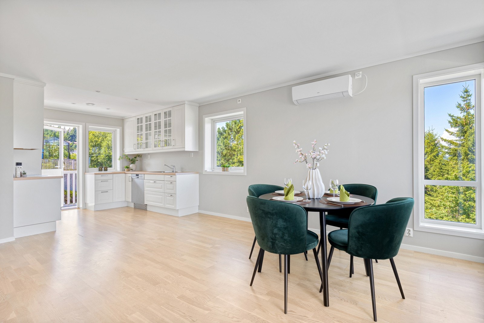 God plass til spisestue Galleribilde