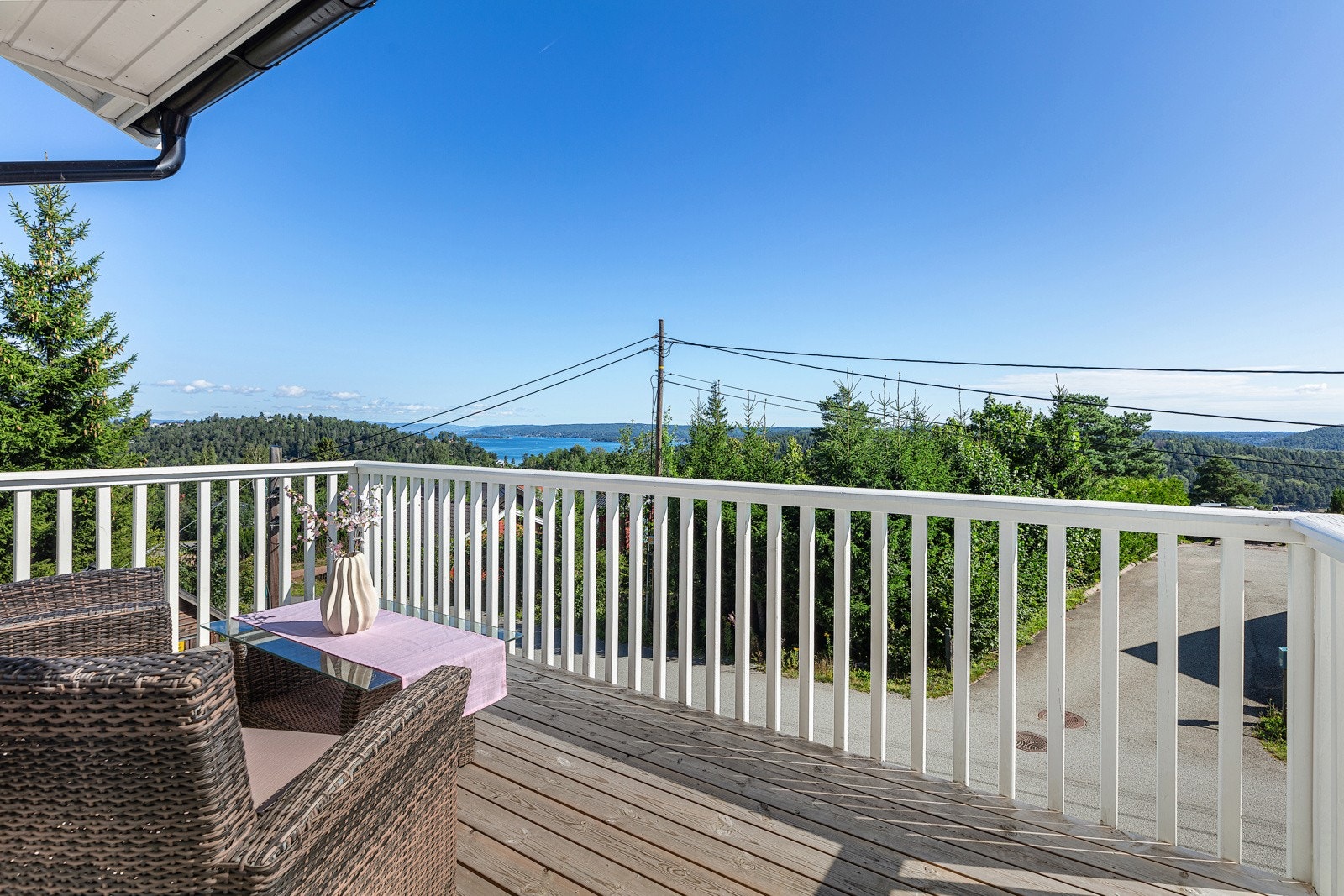 Terrasse med fjordutsikt Galleribilde