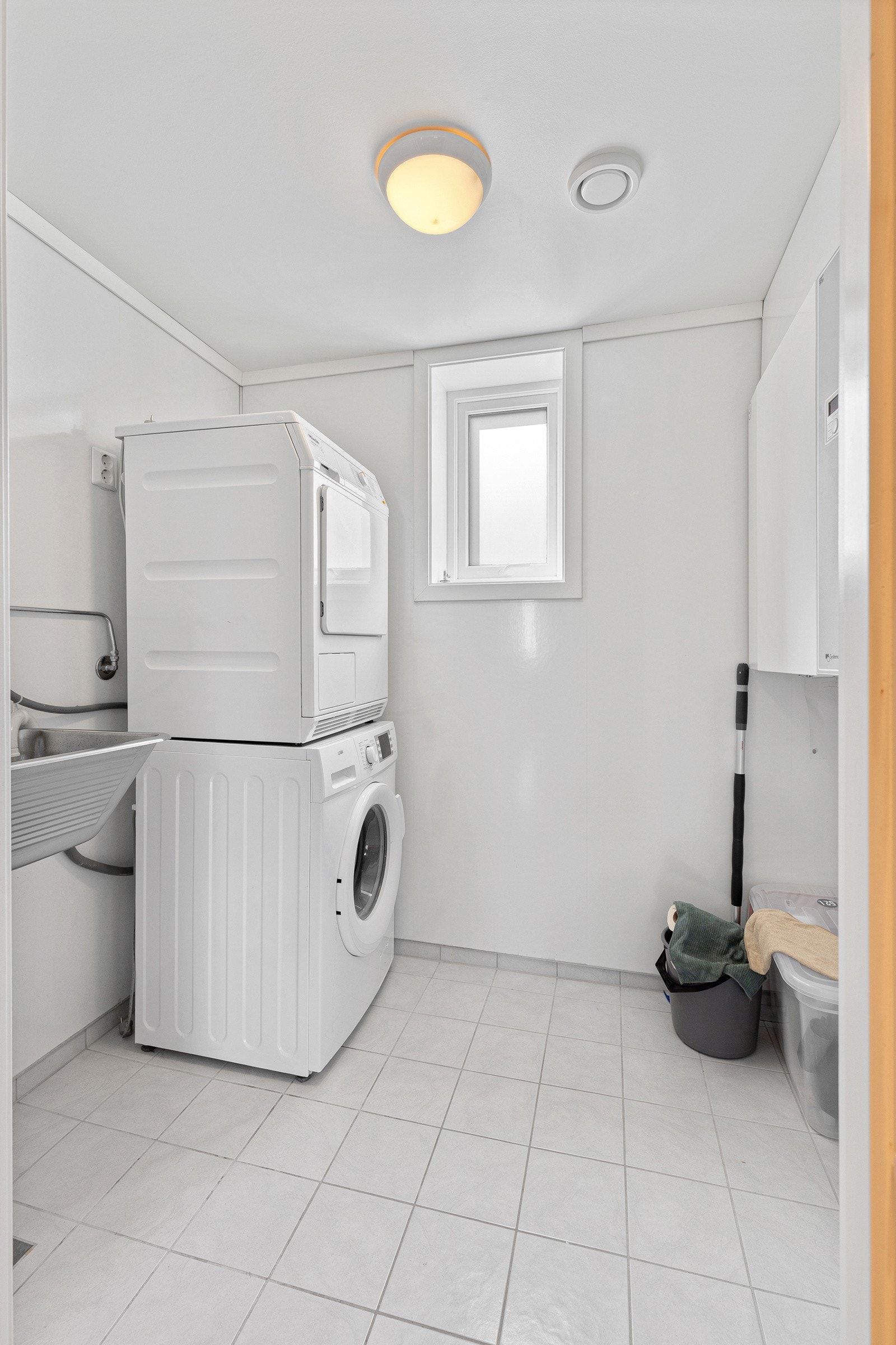 Romslig vaskerom Galleribilde