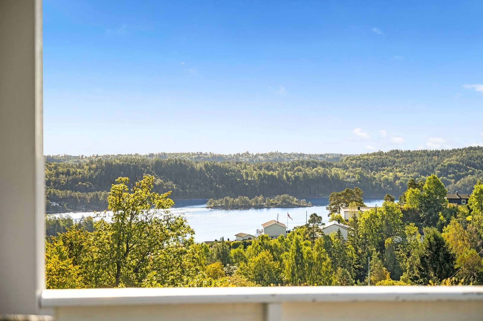 Flott utsikt også fra terrassen Galleribilde