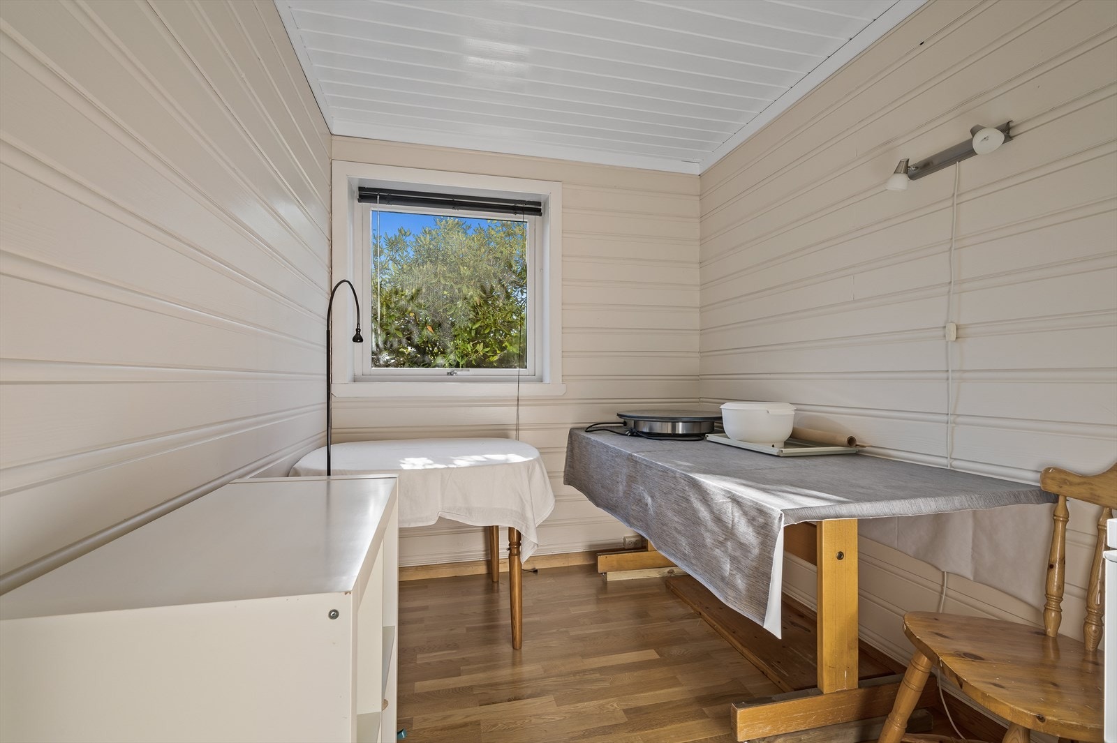 Hobbyrommet på innsiden av kjellerstuen Galleribilde