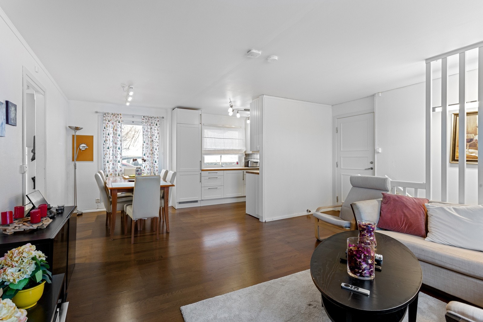 Stue, spisestue, kjøkken tilleggsdel Galleribilde