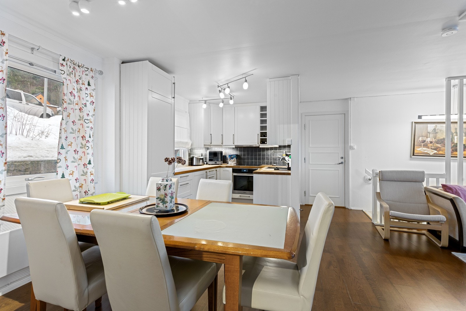 Kjøkken/spisestue tilleggsdel Galleribilde