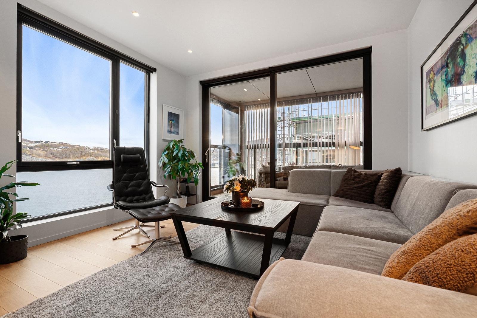 Vannbåren gulvvarme i alle rom (bortsett fra soverom og bod) gir effektiv oppvarming Galleribilde