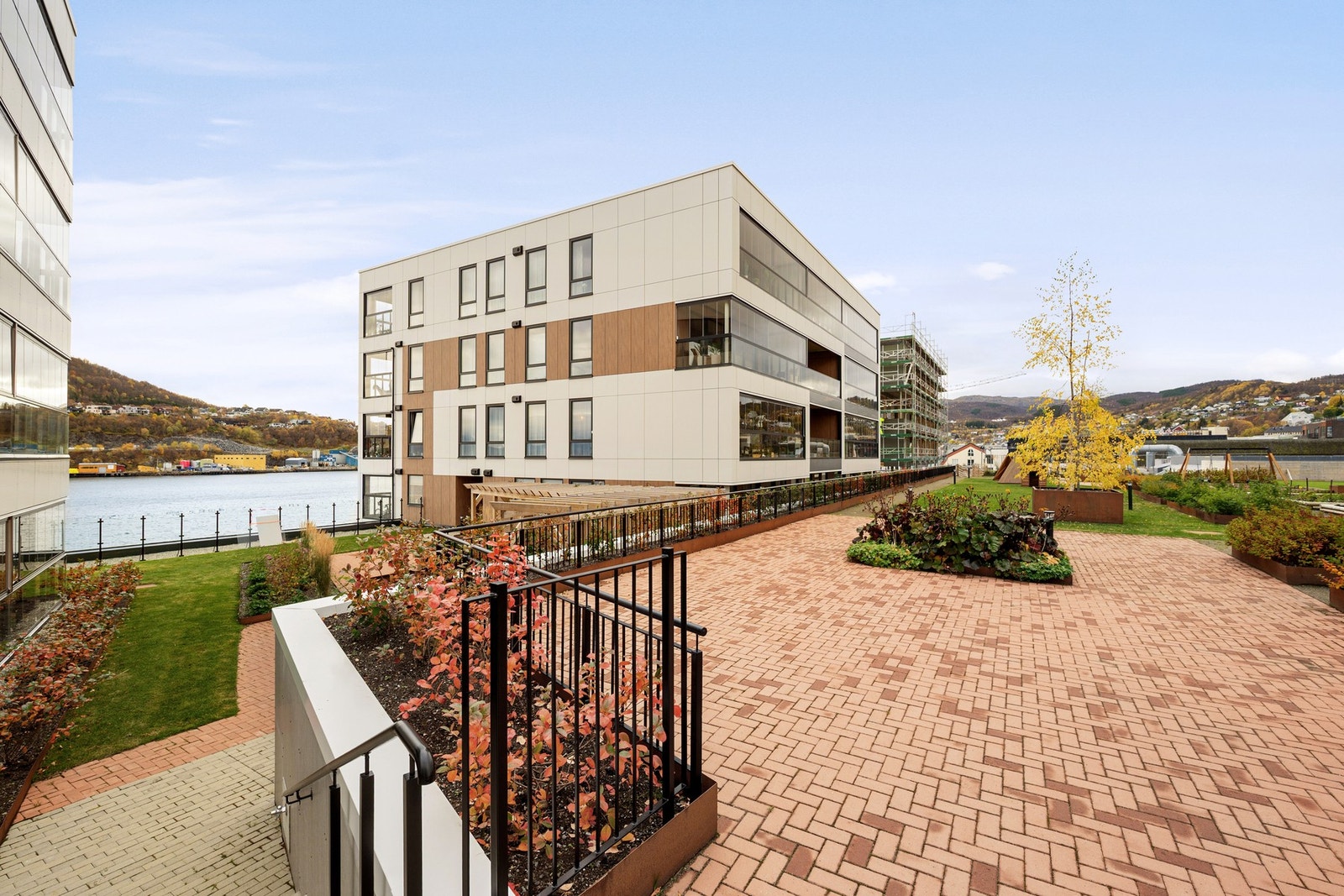 Hele hagen har et areal på rundt 4 000 m² Galleribilde