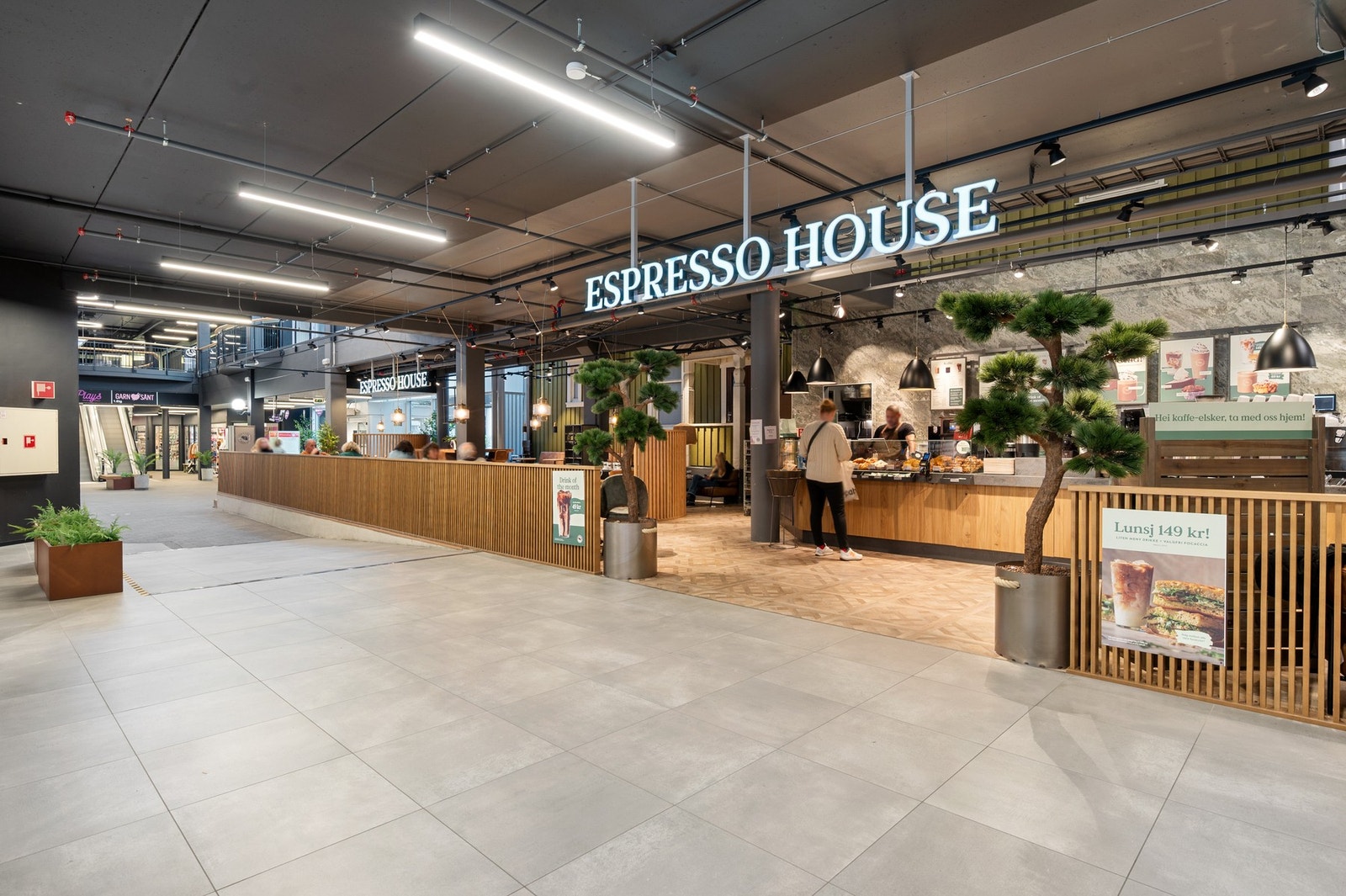 Nyte en kaffekopp i "kjelleren" Galleribilde