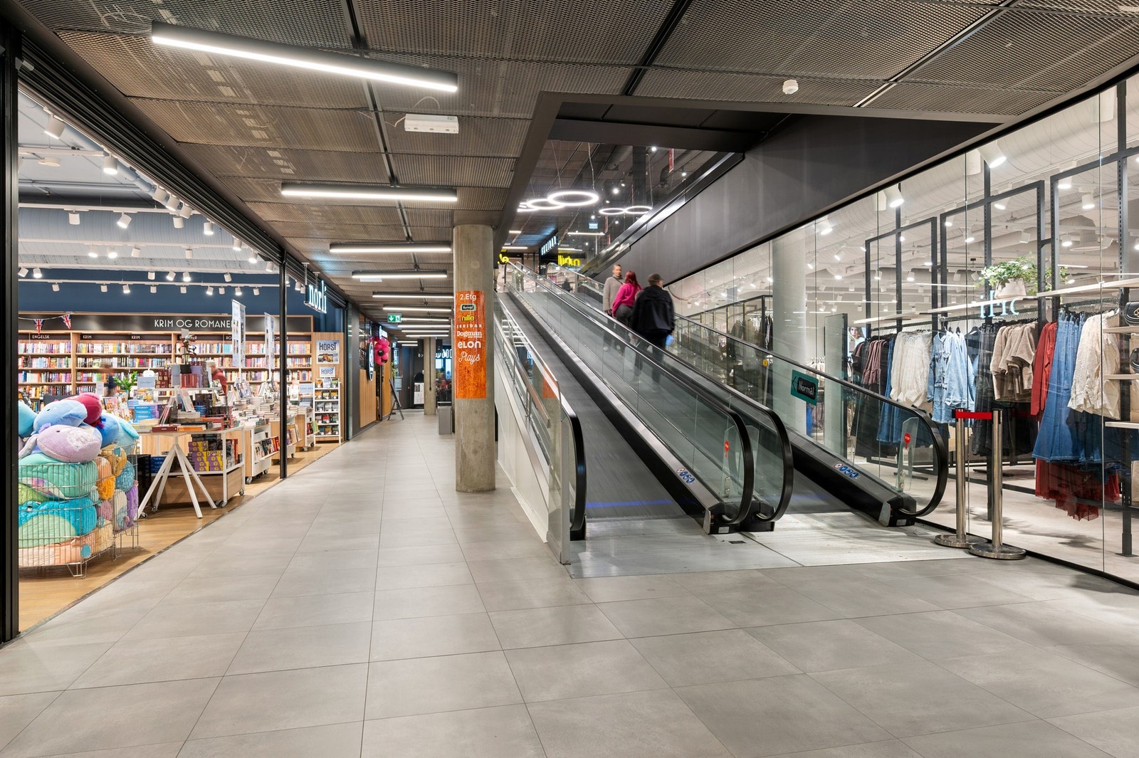 Muligheter for shopping i en rekke butikker Galleribilde