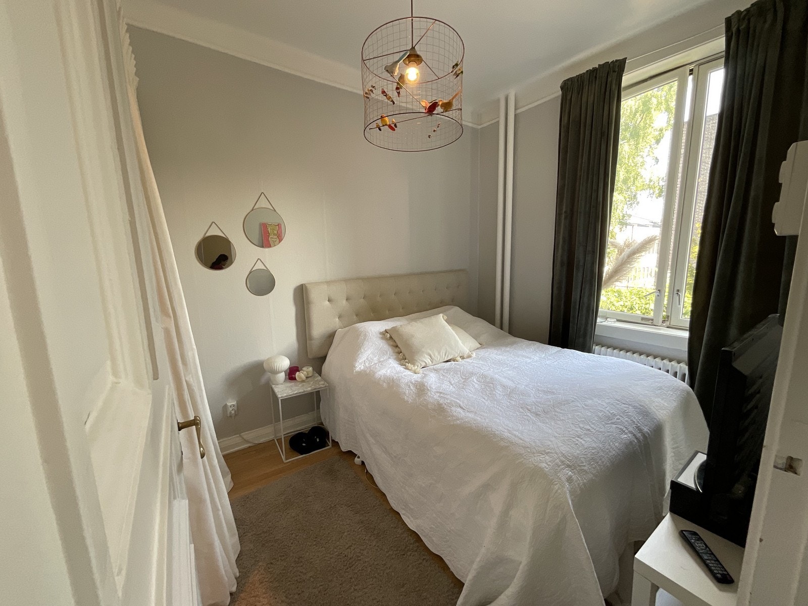 Soverom med stort garderobeskap. Plass til 1.50 seng. Inngang fra stue. Galleribilde