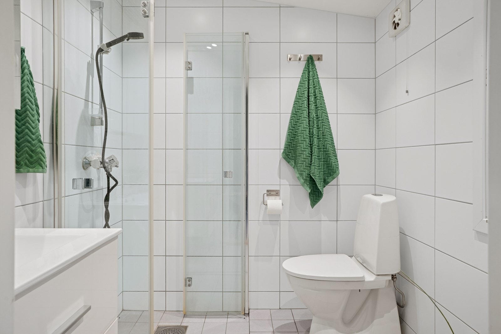 Flislagt bad fra 2018/2019 iht. tidligere eier. Galleribilde