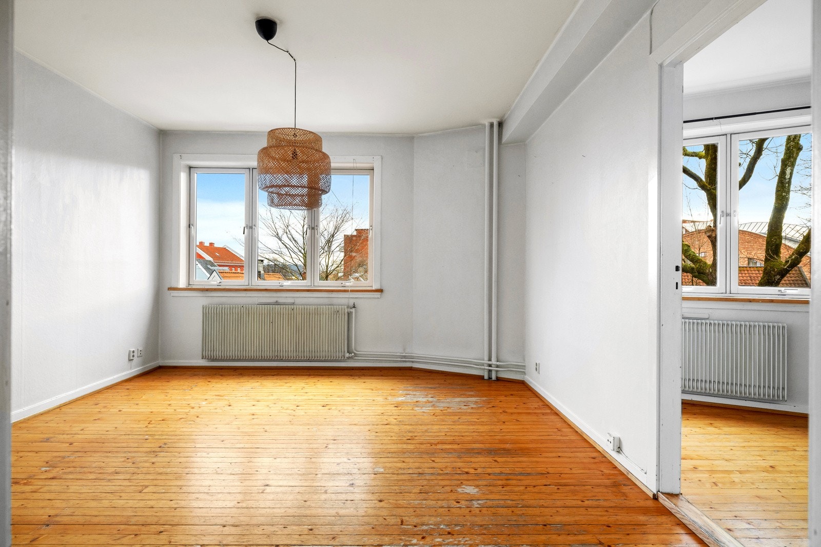 Leiligheten har en stue i eget rom Galleribilde