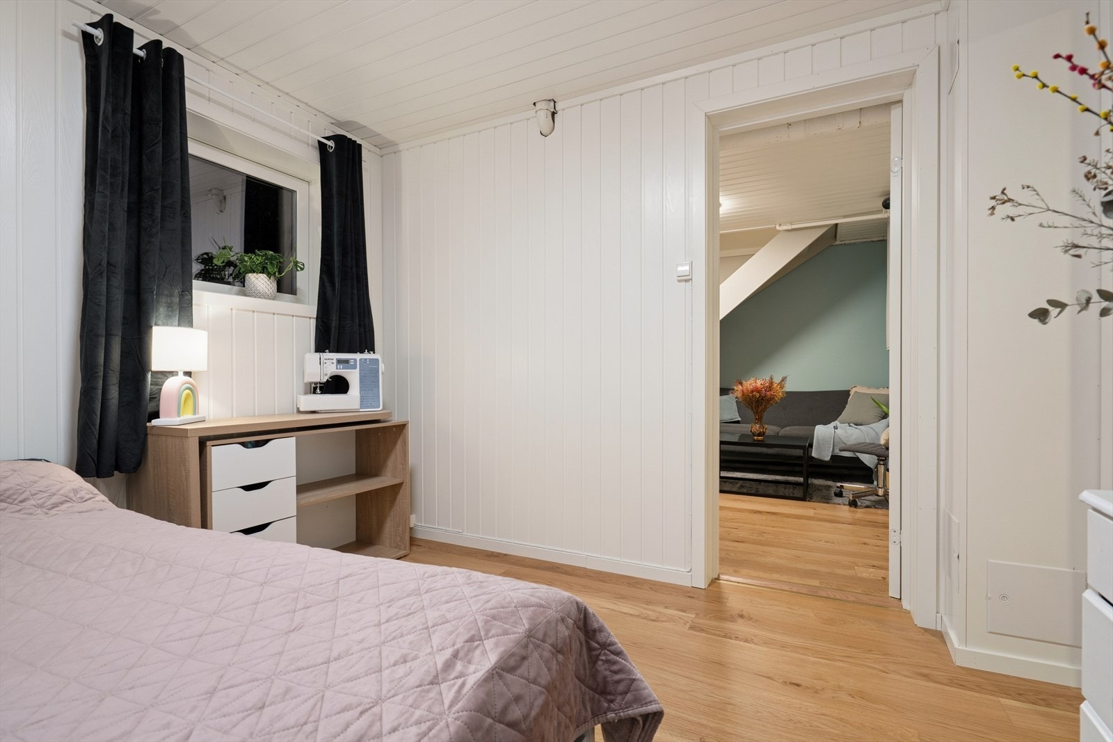 Innredet rom i kjeller (ikke omsøkt / godkjent, se punkt "Ferdigattest" i salgsoppgaven for mer info). Galleribilde