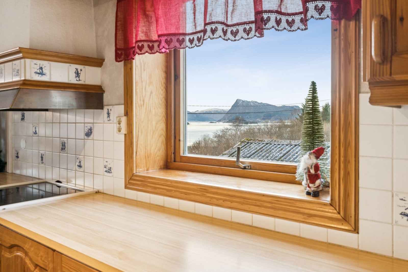 Utsikt sett fra kjøkkenvinduet. Galleribilde