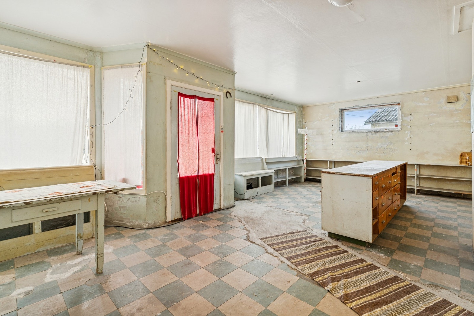 Underetasjen har et stort rom som kan innredes etter egne behov. Galleribilde