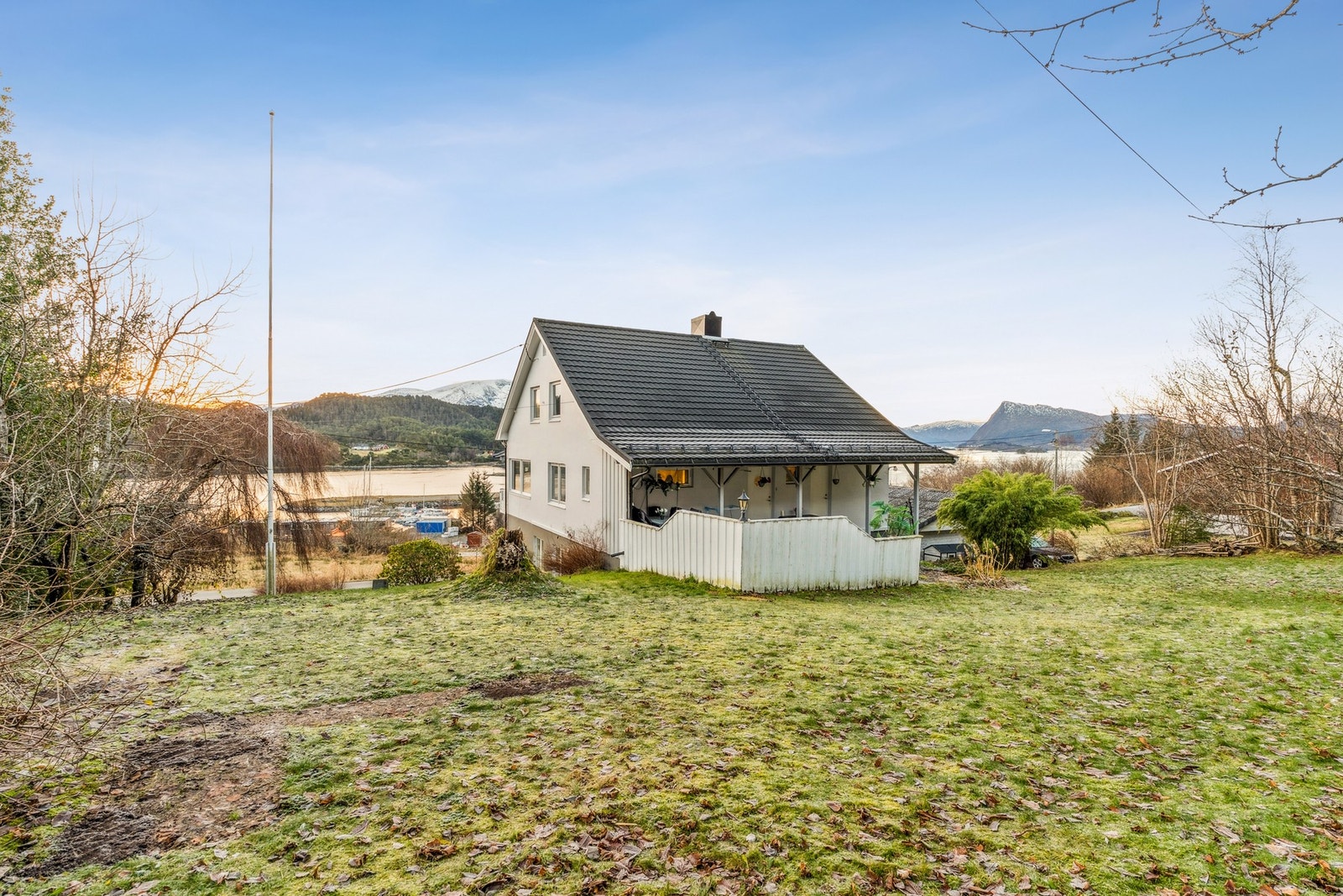 Du har en stor eiendom med godt av hageareal. Galleribilde