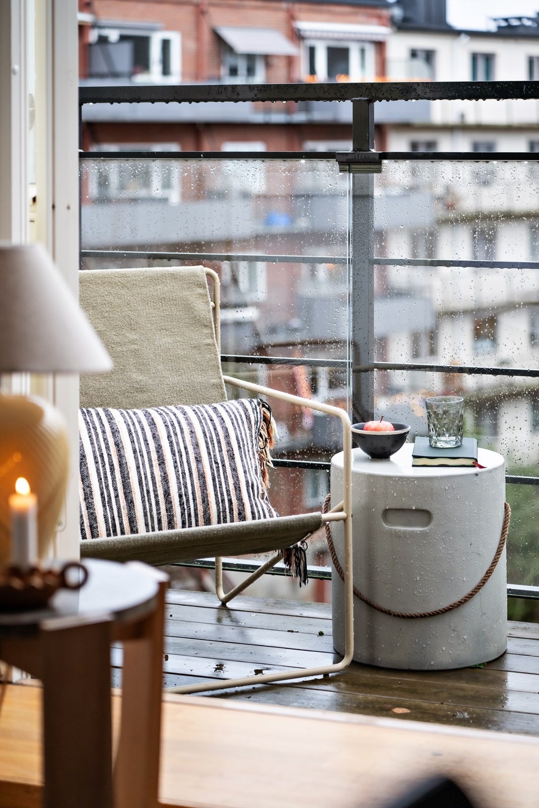 Fra soverommet er det adkomst til en balkong på ca. 2 kvm. Dette soverommet vender inn mot bakgården. Galleribilde