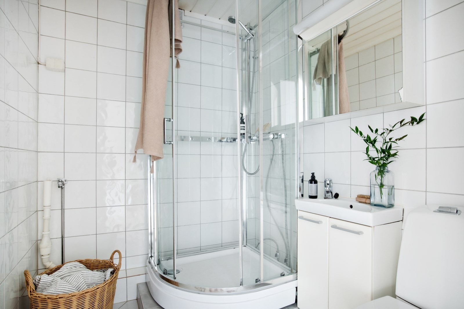 Helfliset baderom med varmekabler i gulv. Galleribilde