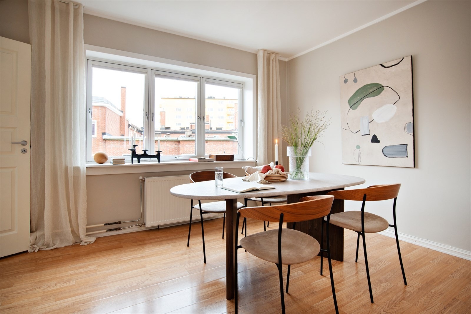 Leiligheten er varmet opp med radiatorvarme. Galleribilde