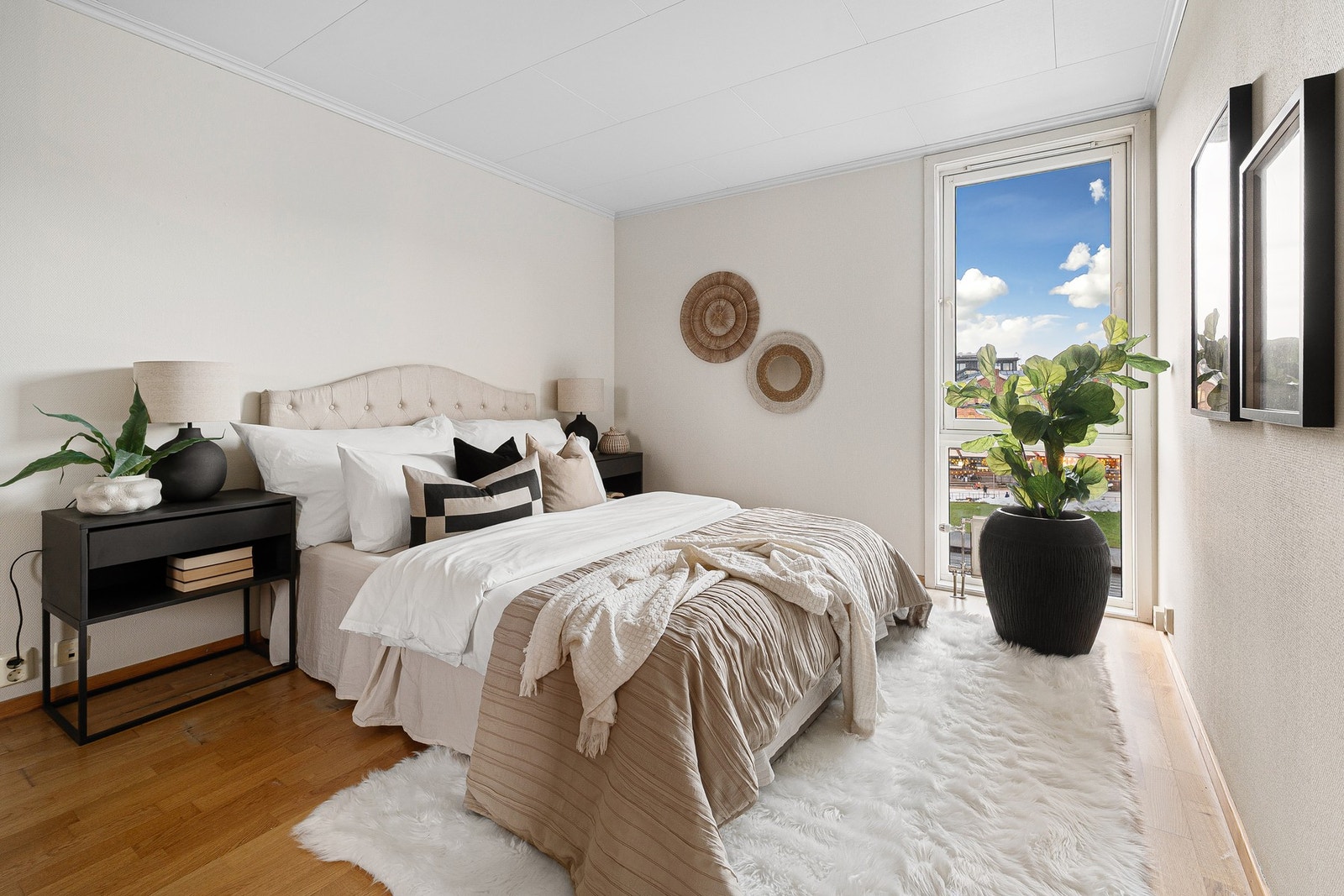 Leiligheten har 2 romslige soverom på hhv 12.5 og 12.9 kvm. Galleribilde