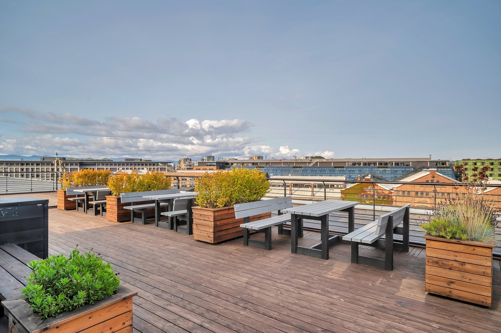 Felles takterrasse tilhørende sameiet med ypperlige sol- og utsiktsforhold. Galleribilde