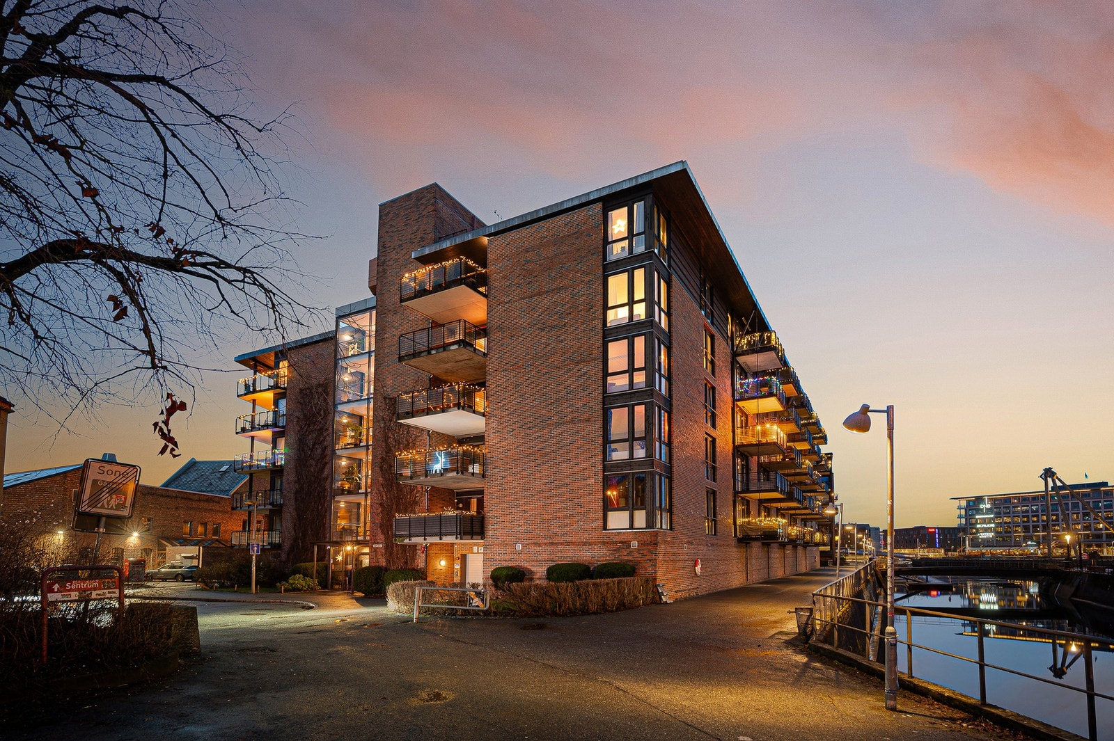 Dokkgata 1 er en svært attraktiv adresse på Solsiden med kort avstand til både uteservering, shoppingmuligheter og dagligvarebutikker. Galleribilde