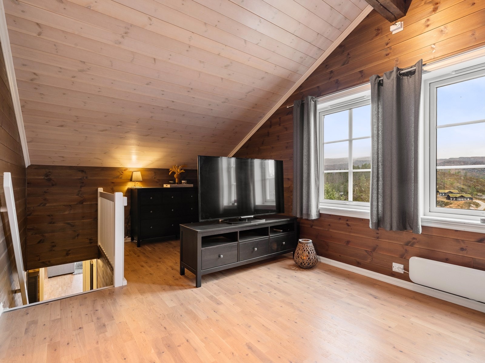 På loftet har du et gulvareal på 47 m², hvor 39 m² har full takhøyde. Galleribilde