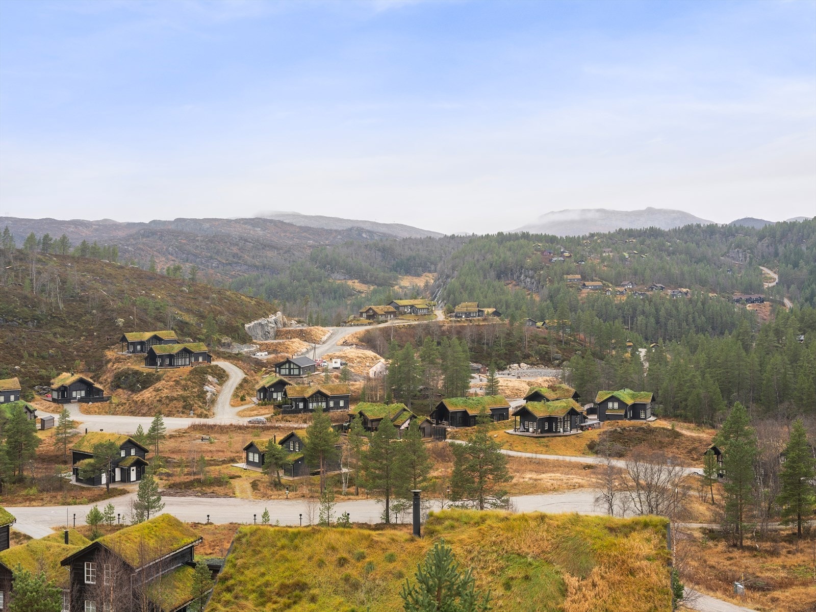 Fra andre etasje har du utsikt til resten av feltet. Noen tomter er fremdeles ikke bebygd. Galleribilde