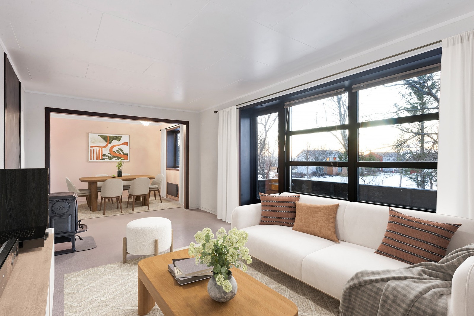 Stue med plass til flere møbleringssoner. Galleribilde