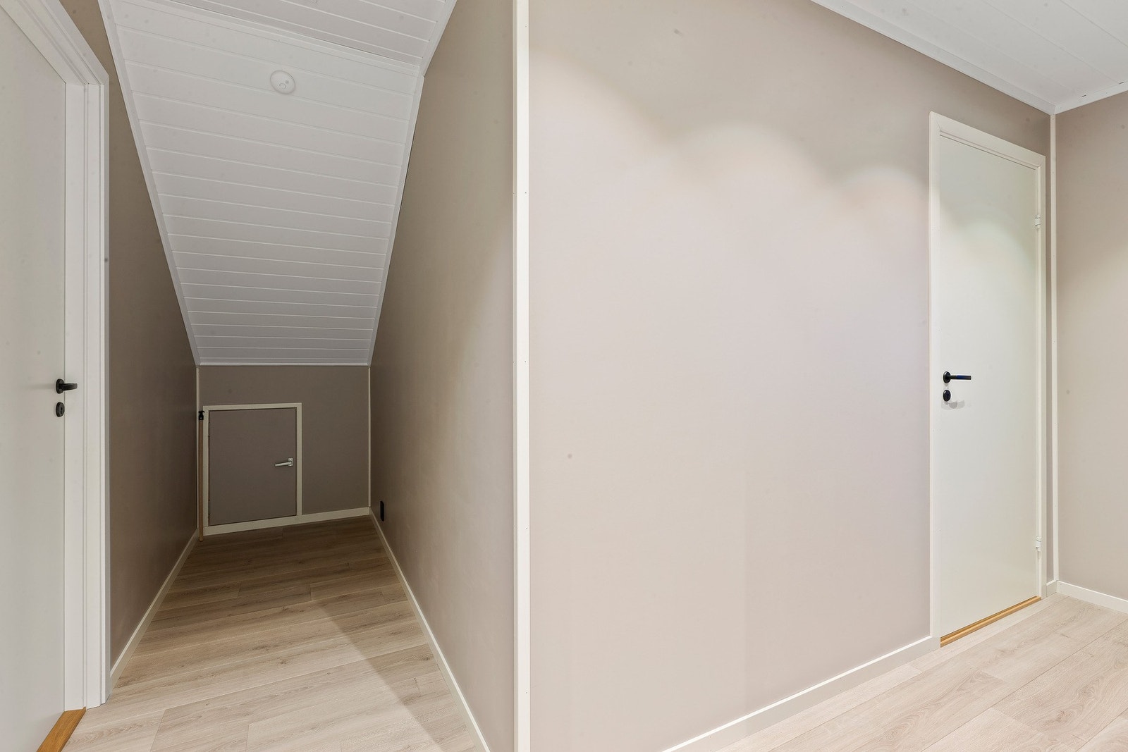 Gang på loft. Galleribilde