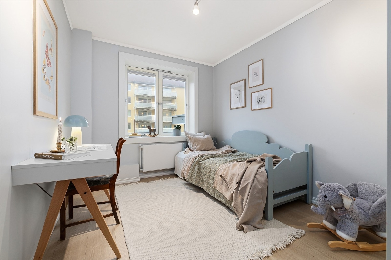 Soverom II er og av god størrelse og egner seg deretter godt som både barnerom, gjesterom eller hjemmekontor Galleribilde