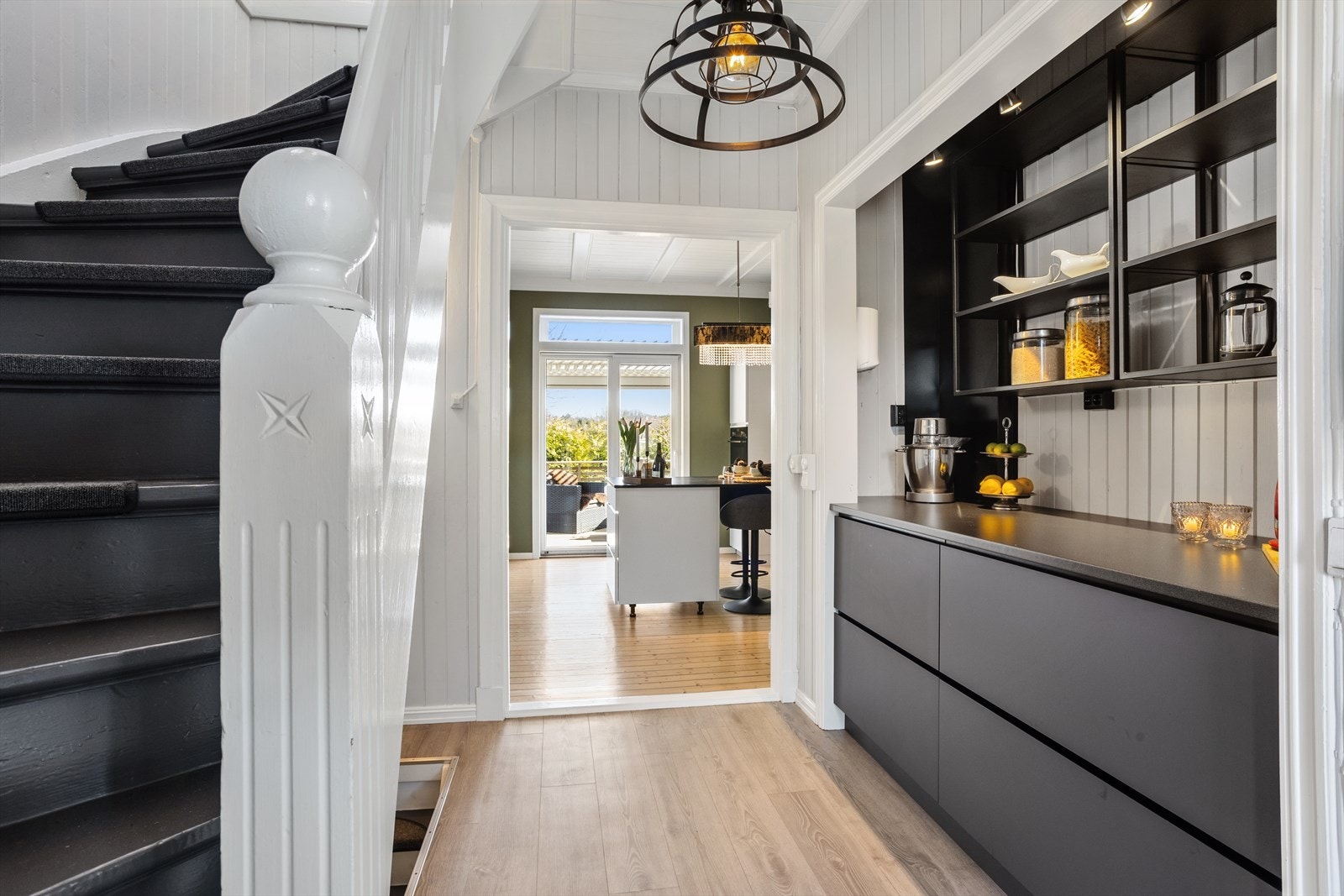 Trapp opp til 2. etasje Galleribilde