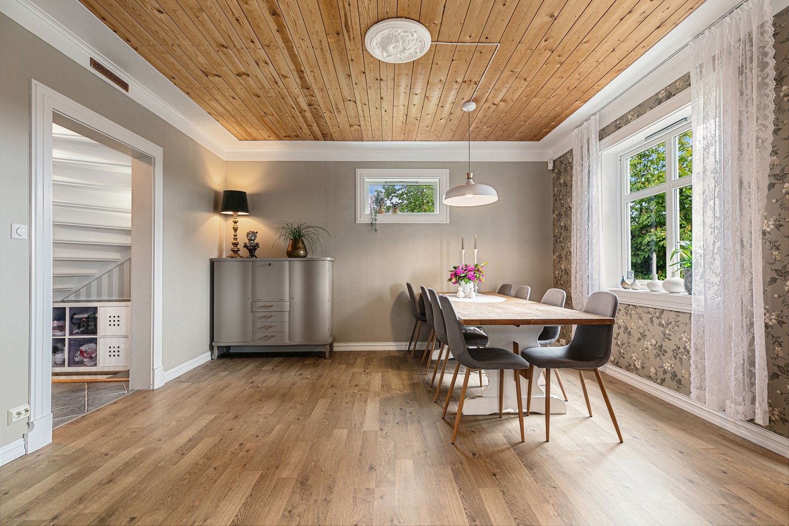 Spisestue. Galleribilde