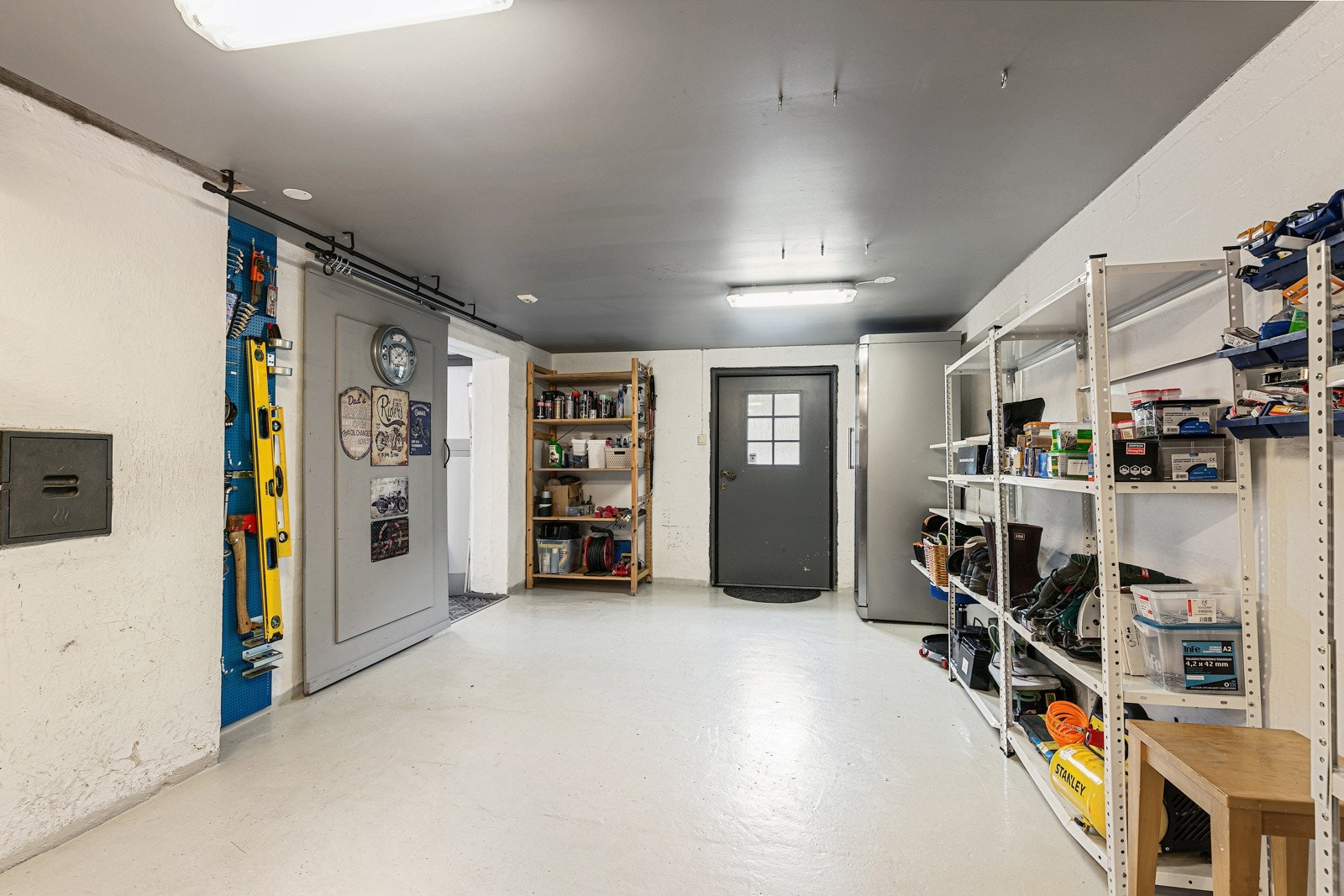 Hobbyrom/bod i U-etg med dør ut på gårdsplassen. Galleribilde