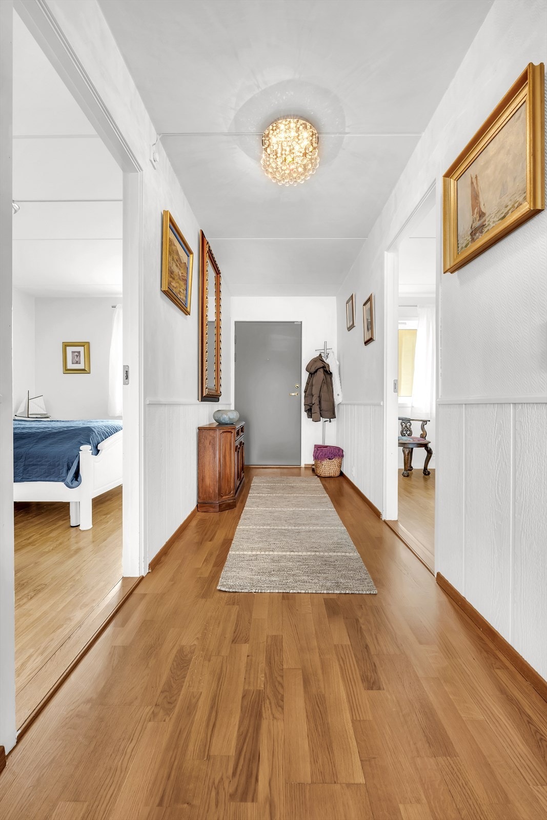 Leiligheten inneholder 2 soverom, stue, kjøkken, bad, garderoberom/bod. Galleribilde