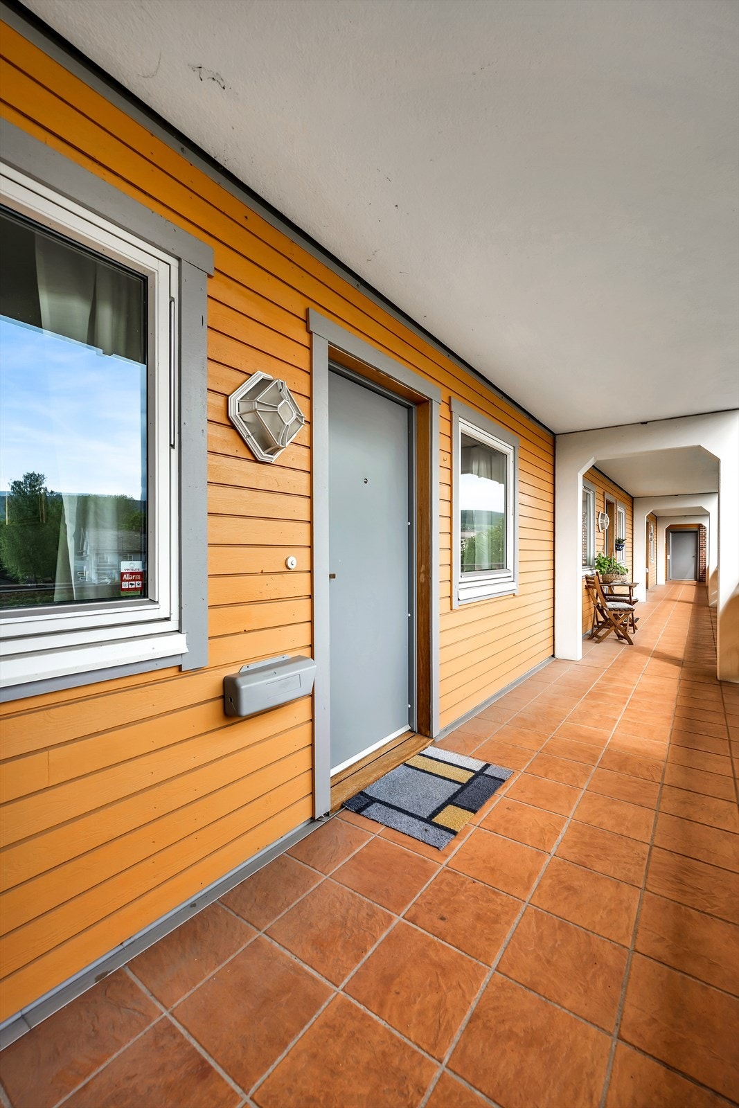 Inngangspartiet finner du i felles svalgang for etasjen. Galleribilde