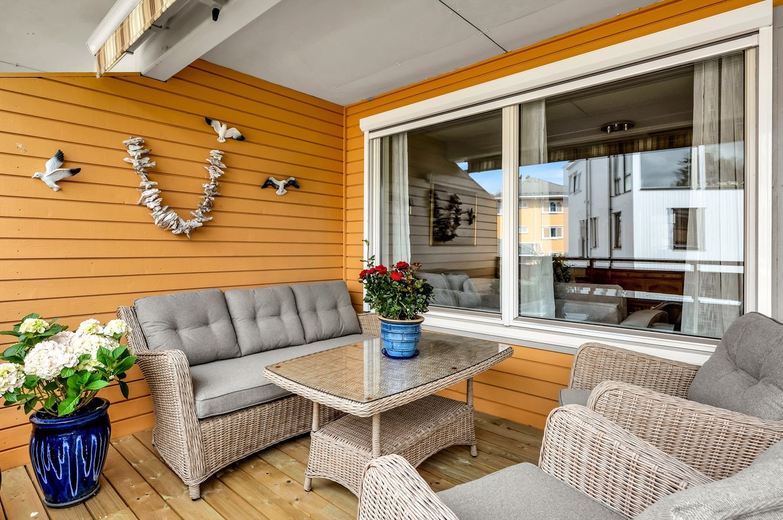 Terrassen fungerer perfekt for hyggelige stunder i gode venners lag. Galleribilde