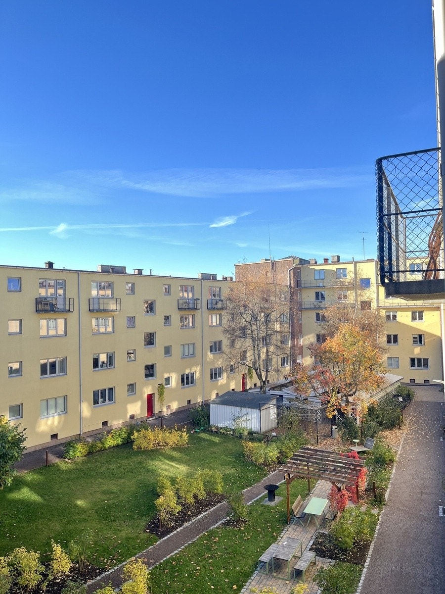 Bakgård Galleribilde