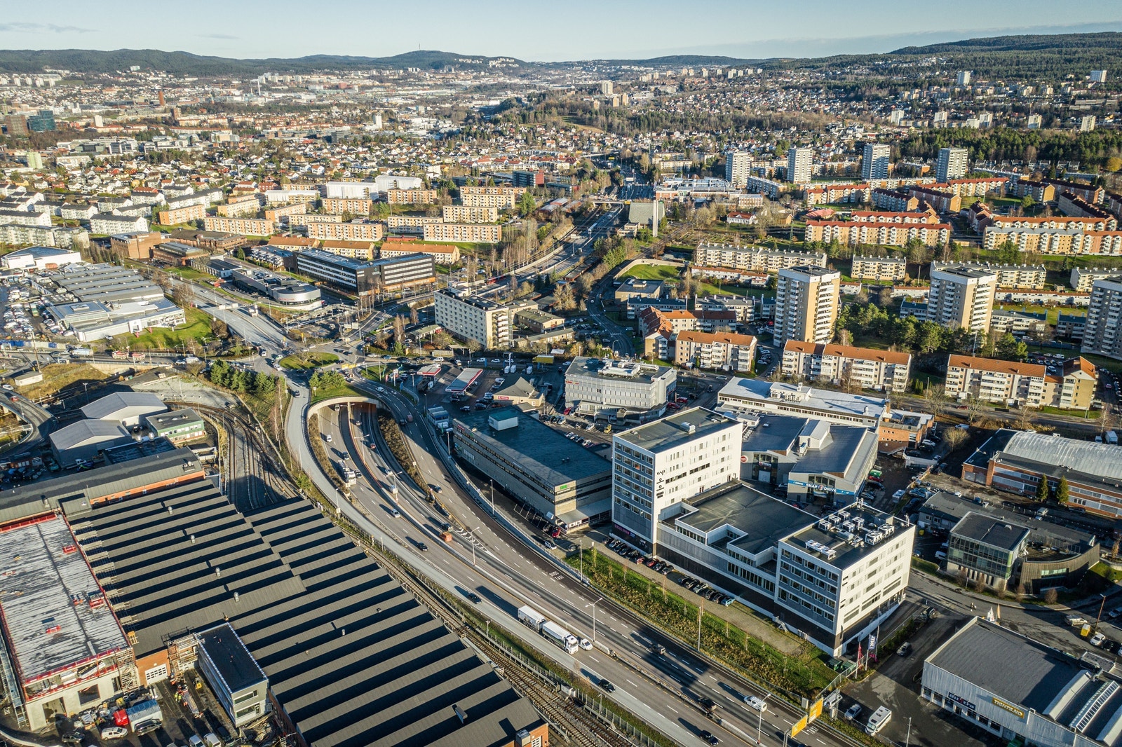 Ryensvingen 3 har en svært sentral beliggenhet på Ryen midt i krysset E6, Ring 3 og tunnelen til sentrum og E18 Galleribilde