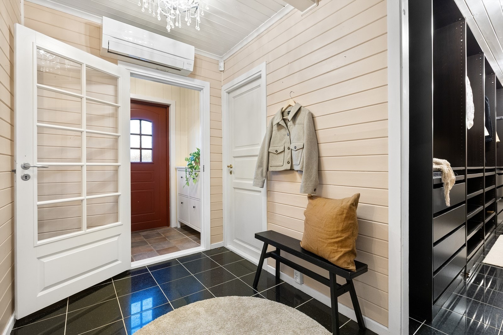 Her er det hyggelig å ønske gjestene velkommen inn! Galleribilde