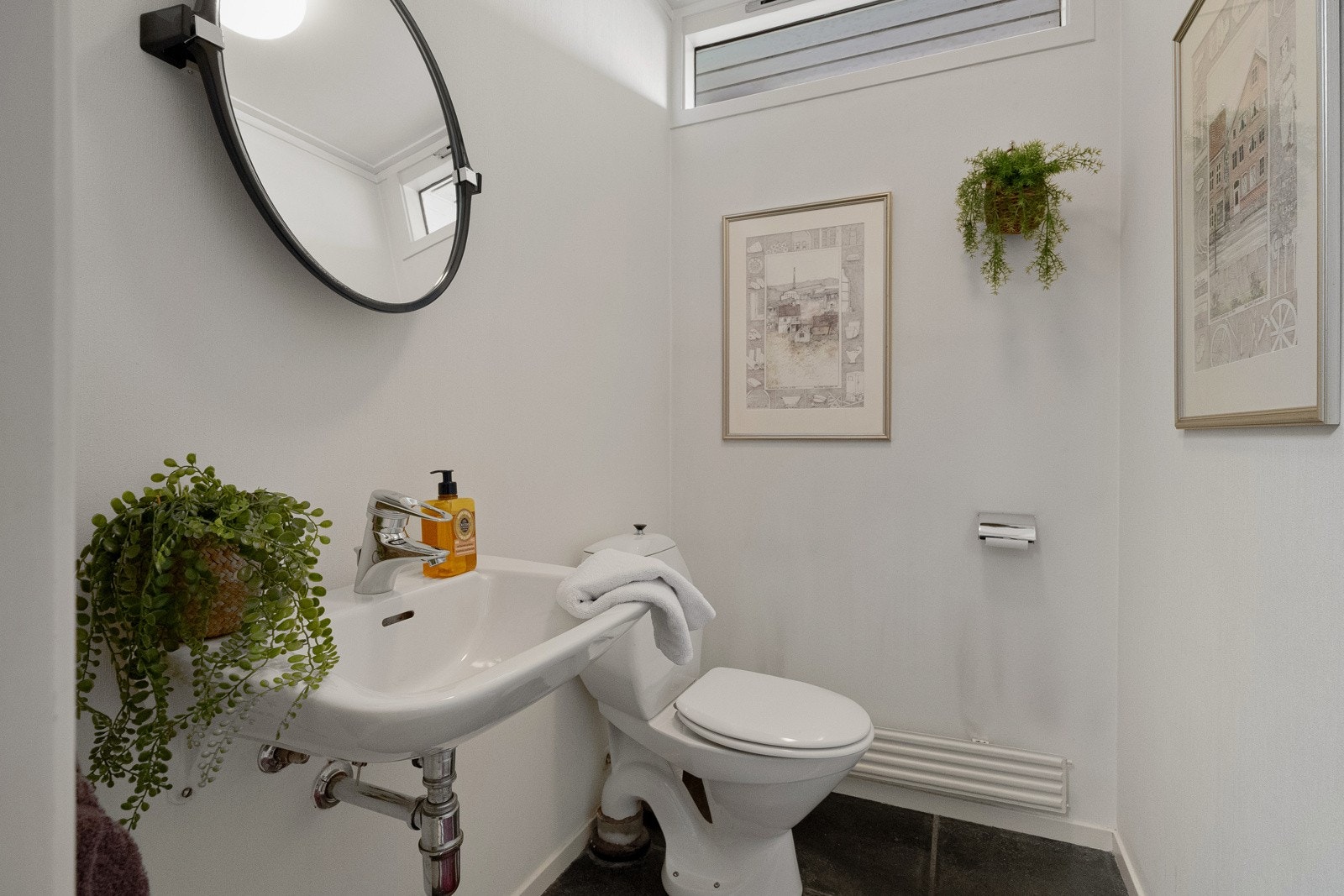 Gjestetoalett i tilknytning til hallen Galleribilde