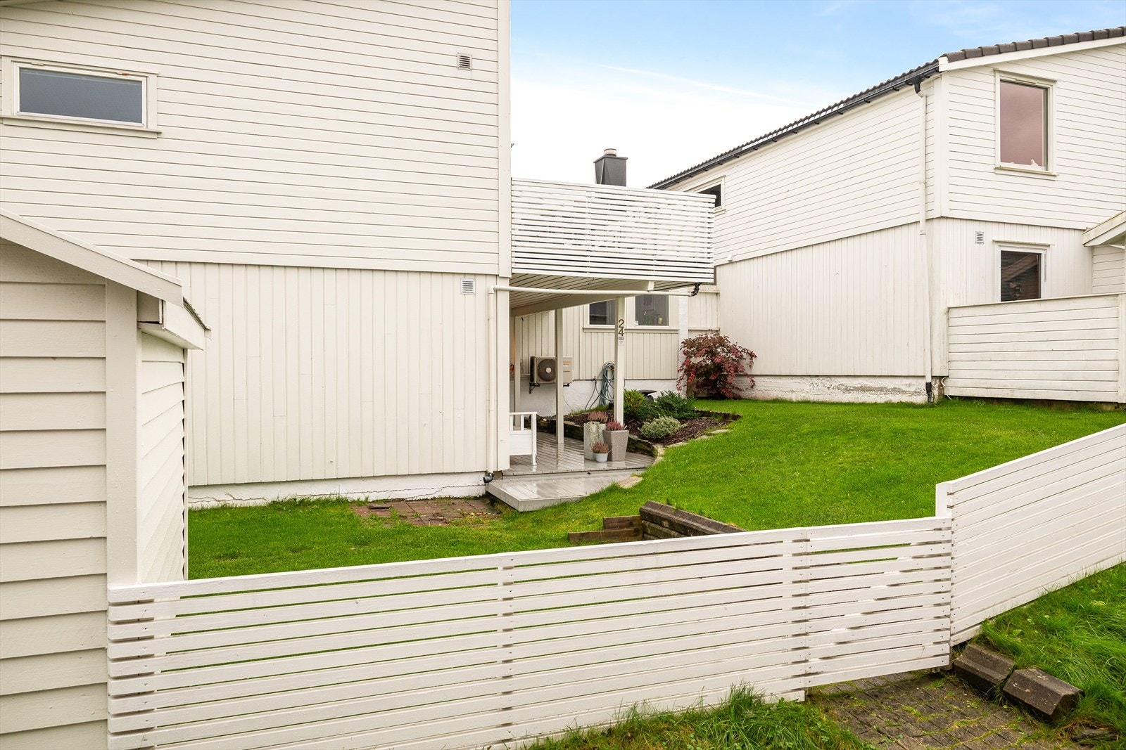 Boligen har ellers godt med lagringsplass i to innvendige boder/kott, samt i ekstern bod på 7 m². Galleribilde