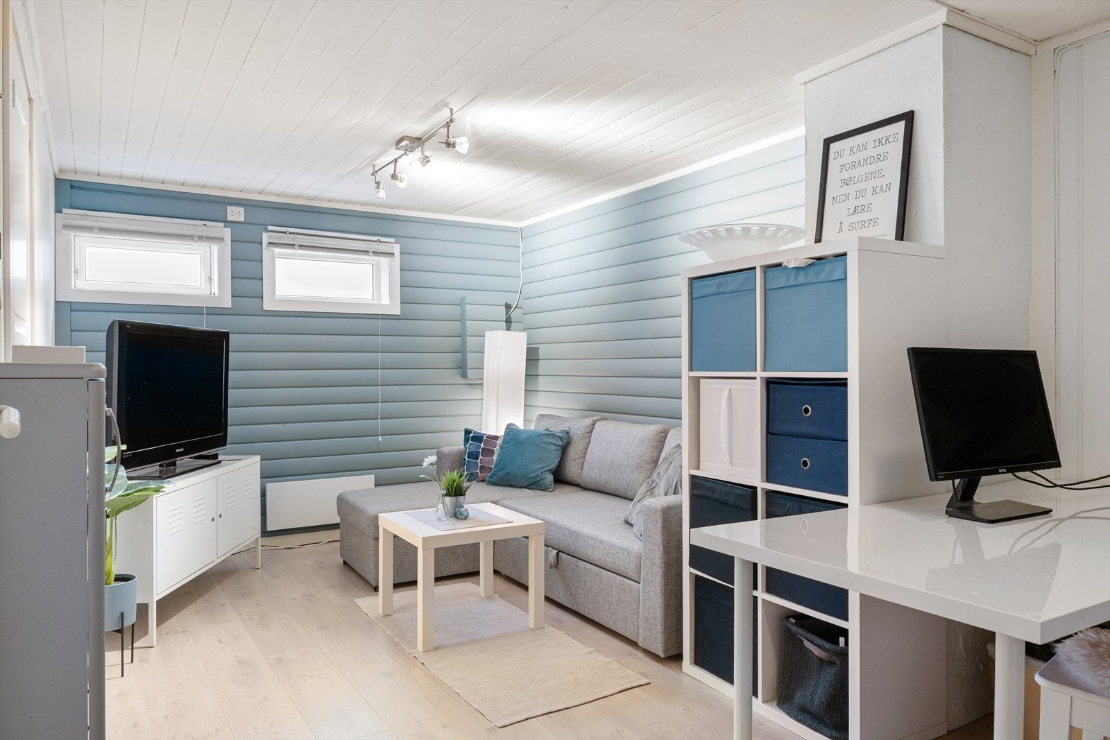 Kjellerstuen fungerer perfekt som ungdomsrom, gjesterom eller ekstra oppholdsrom. Galleribilde