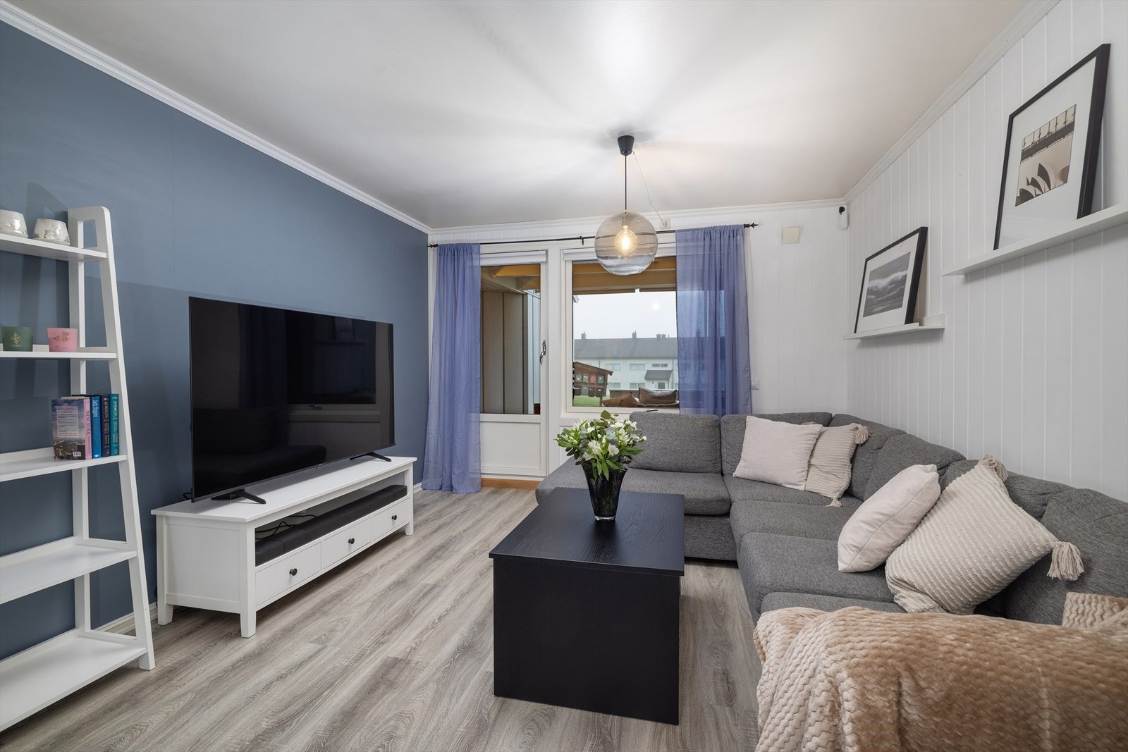 God veggplass for både salong og tv Galleribilde