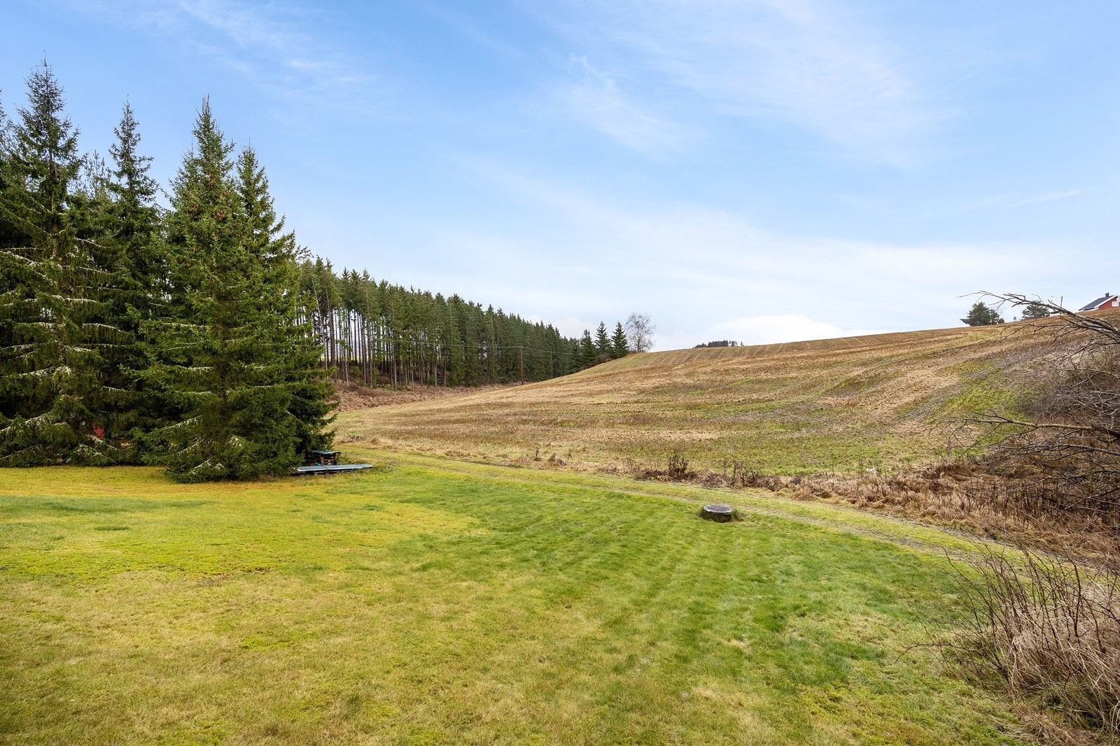 Plasseringen gir mye sol, en åpen følelse og fin utsikt over landskapet. Galleribilde