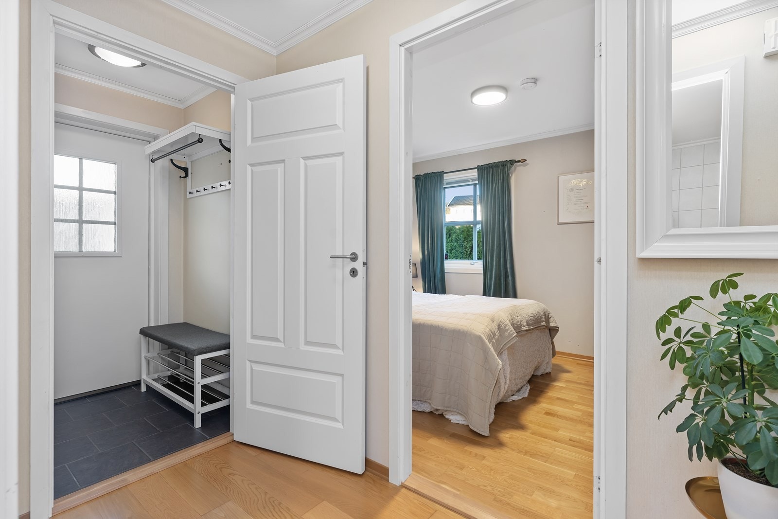 Her ser vi inn til soverom 1 Galleribilde