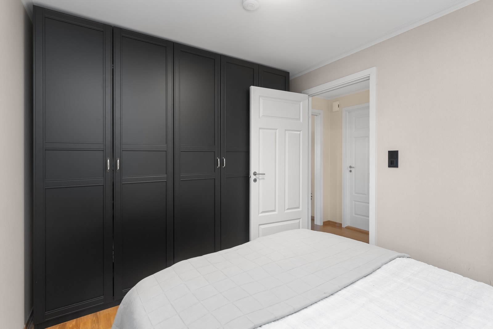 Soverommet er av god størrelse med enormt god skappl
ass Galleribilde