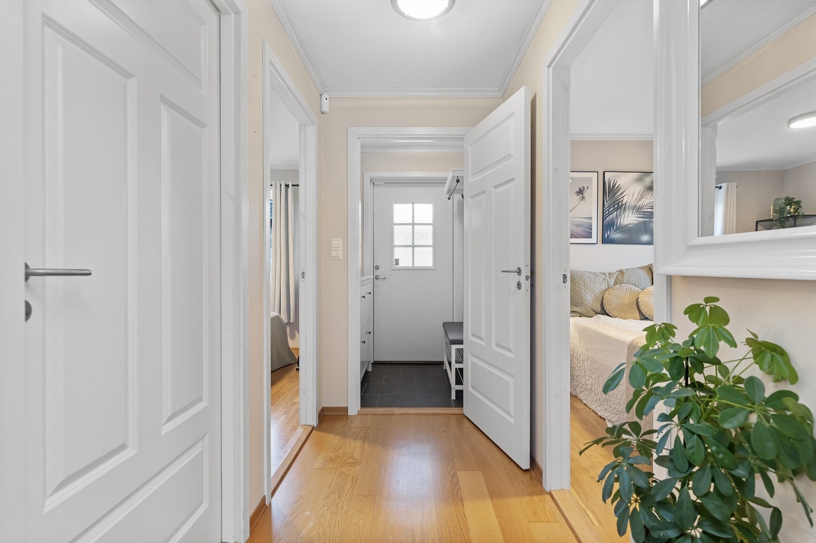 Videre ser vi inn til soverom 2 rett over gangen Galleribilde