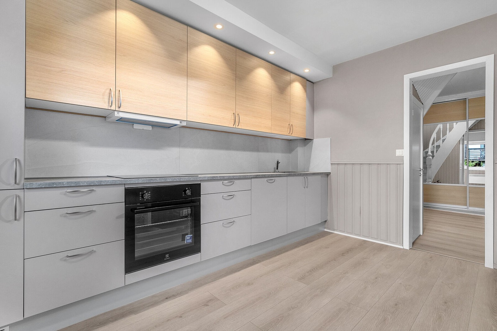 Spotter i tak i kjøkken Galleribilde