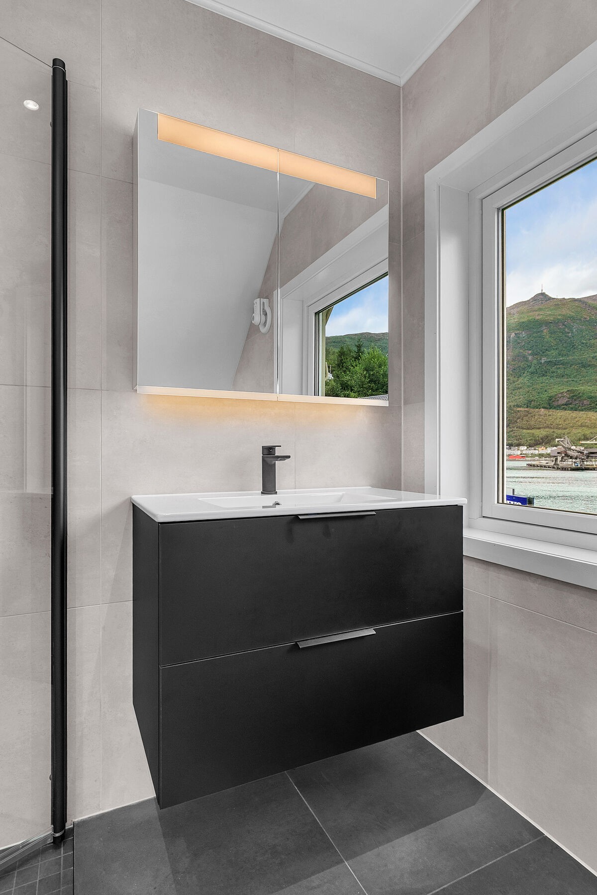 Pen innredning på badet Galleribilde