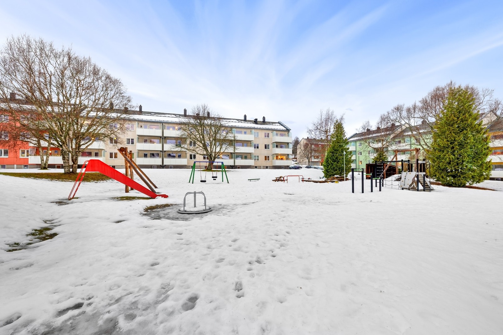 Sverresborg borettslag er meget veldrevet og har egen vaktmester med kontor i borettslaget. Galleribilde