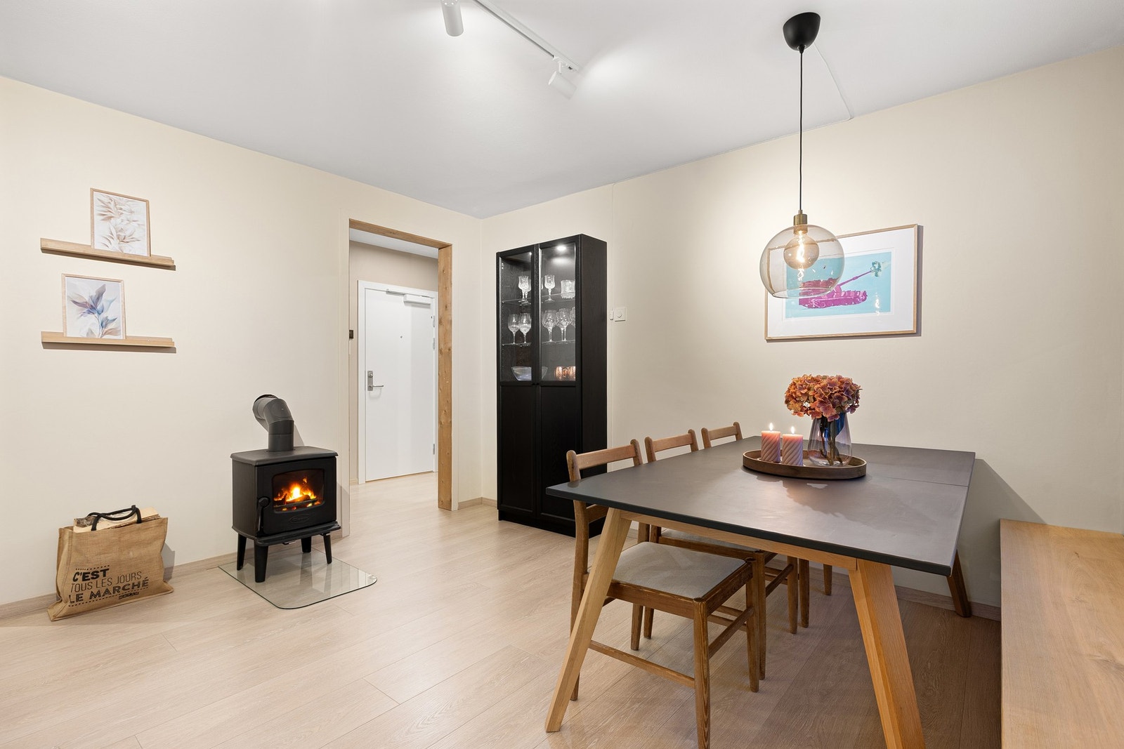 Hyggelig spiseplass ved kjøkkenet. Galleribilde